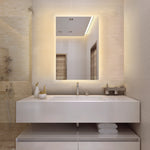 Espejo eléctrico Serenity™ de 24" x 36" con luz LED