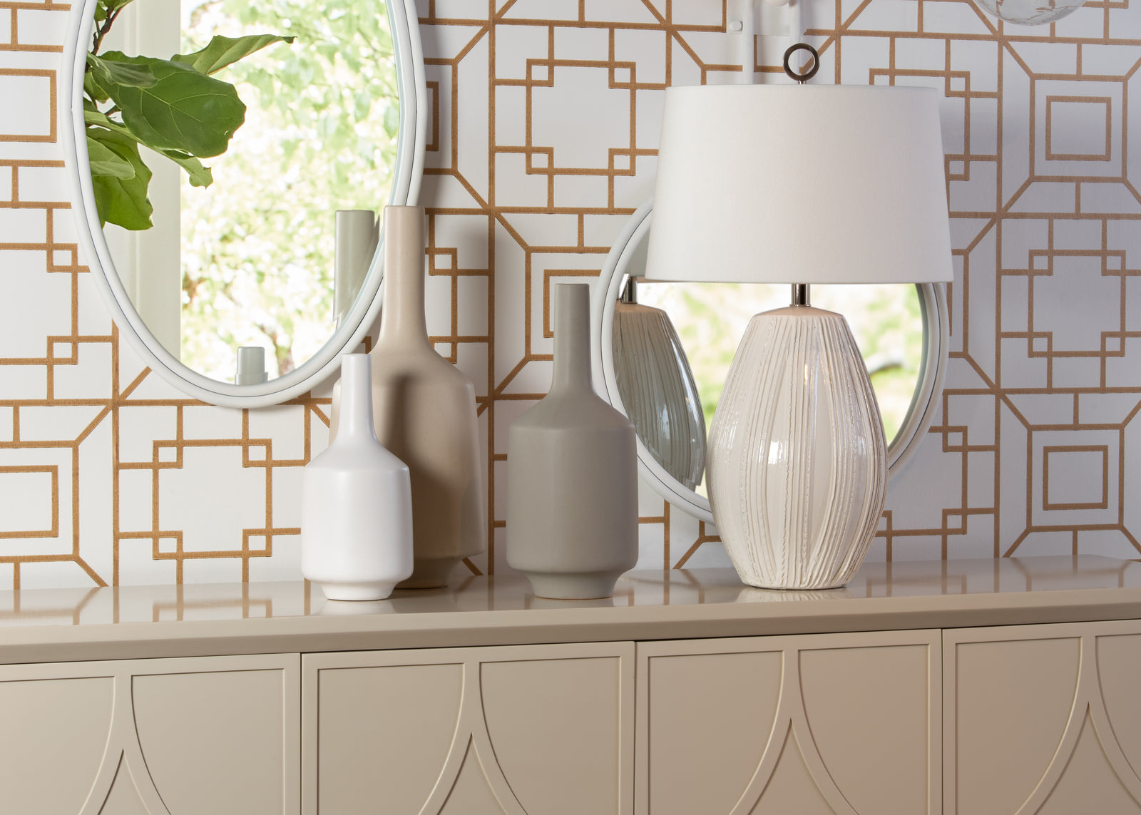 Borghese Lamp - Ivory
