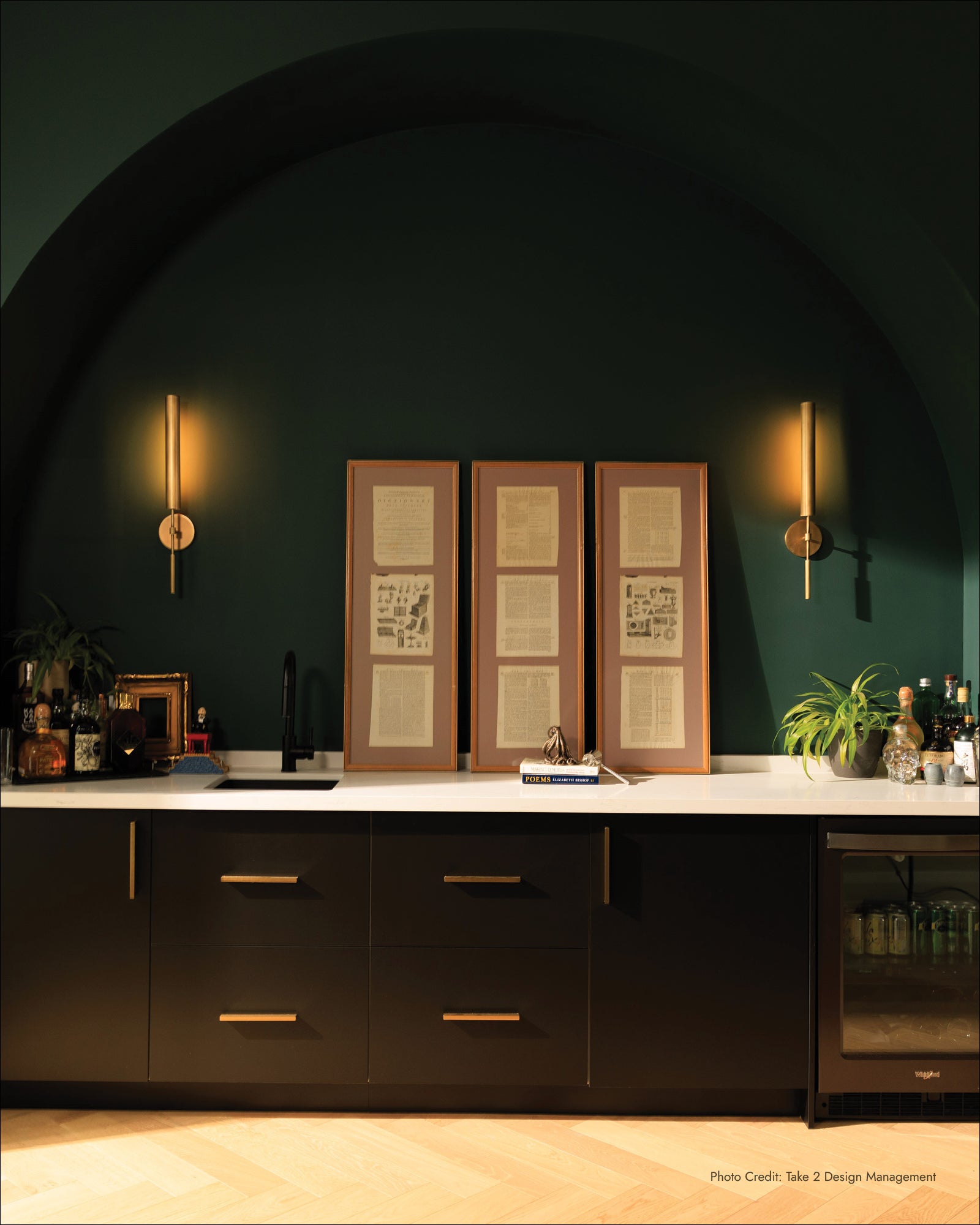 Astrid 35-in Metal Shade/Vintage Brass LED Wall/Vanity