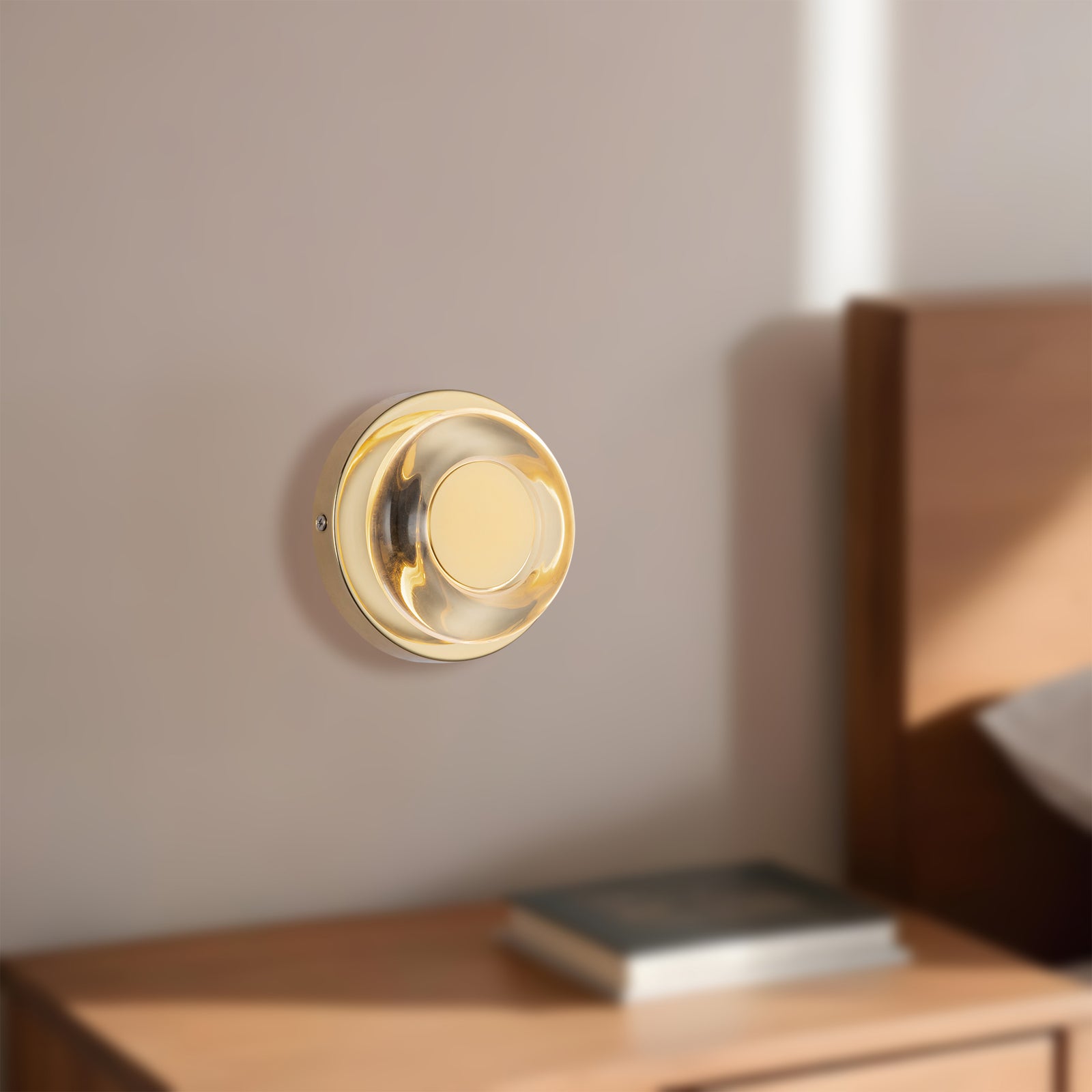 Stephord 4-in Metallic Brass/Clear Glass LED Wall Sconce